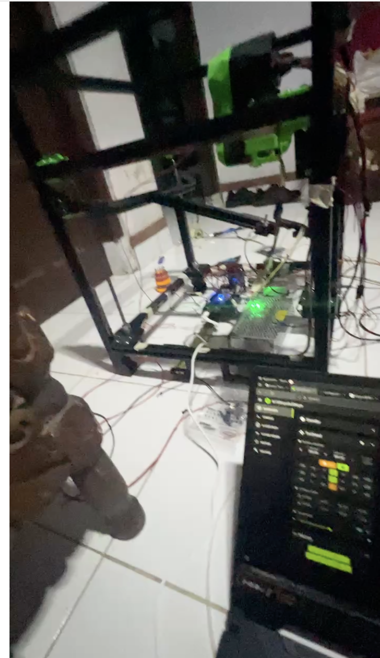 Rangka printer 3D saat proses commissioning elektronika
